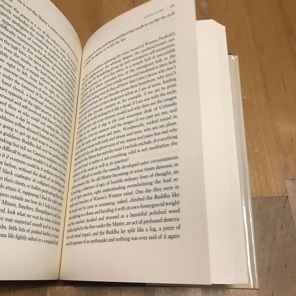 [Б/У] ЛУННОЕ ОЗЕРО Э.Л.. ДОКТОРОВ Английский Твердый переплет