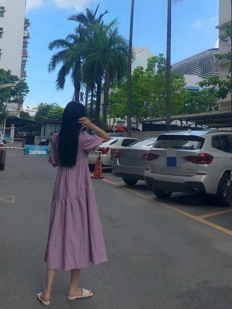 Женское высококлассное фиолетовое длинное платье с рукавами-буфами для ранней весны