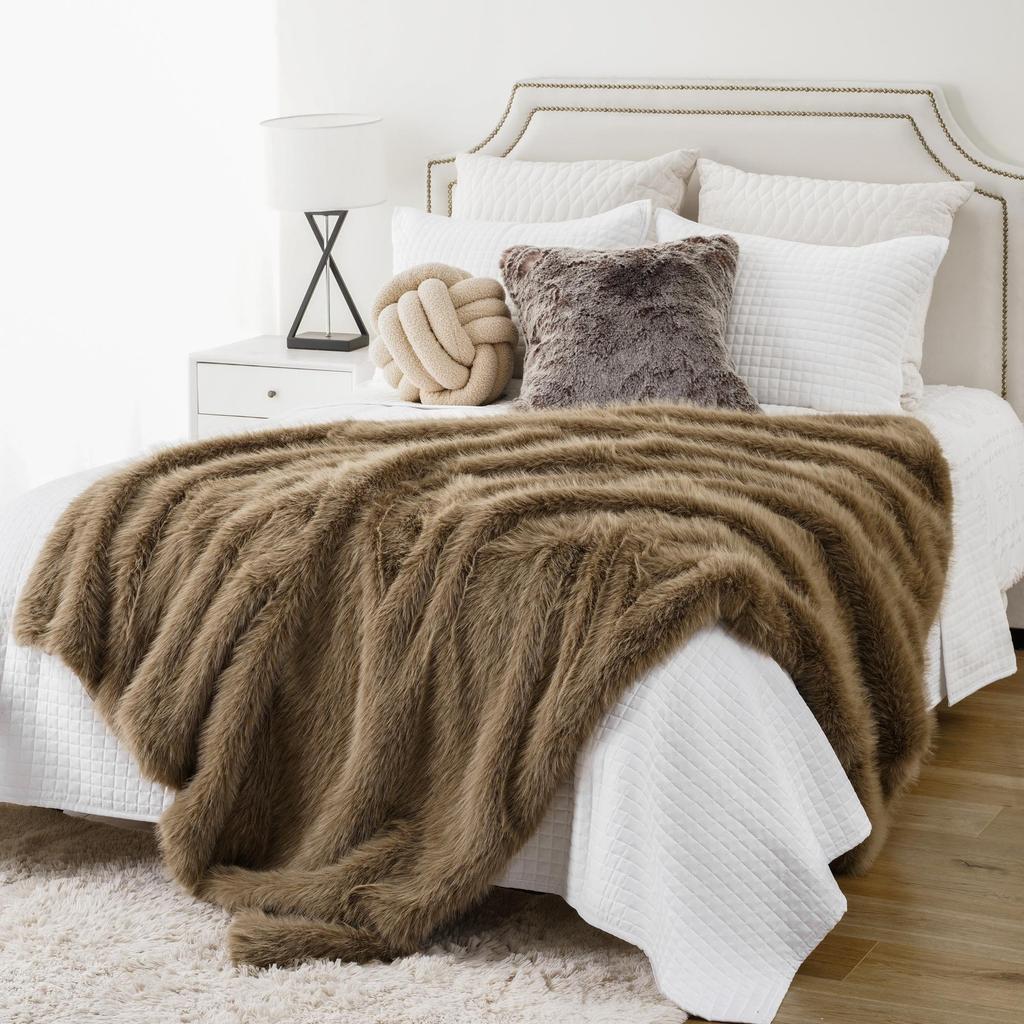 2024 NEW Luxury Fluffy Faux Fur Blanket 152×203cm Quilt Blankets Bed Cover Luxury Decor Blanket Soft Fuzzy Fur Blankets Winter