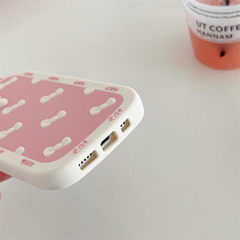 Силиконовый чехол с изображением кота-бантика для iPhone 15 / 14 Pro Max