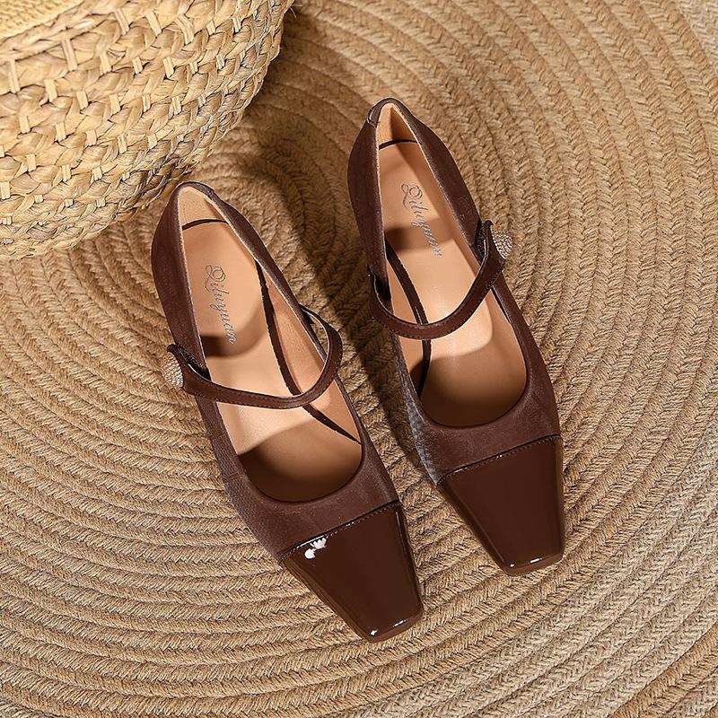 Французские туфли Мэри Джейн толстый каблук вставки маленькие ароматные одинарные туфли средний каблук 2025 новые на одном ремешке с квадратным носком туфли на высоком каблуке