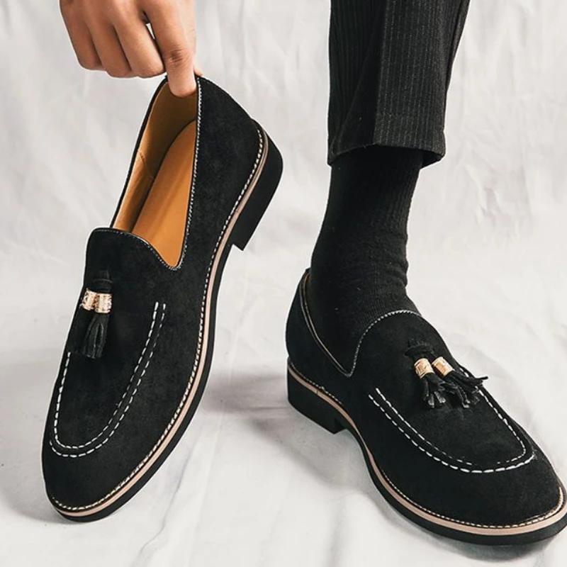 Мужская повседневная обувь с острым носком и кисточками, лоферы, мужская кожаная обувь, легитимный дизайнер, распродажа, новинка 2024 года, тренд Pu