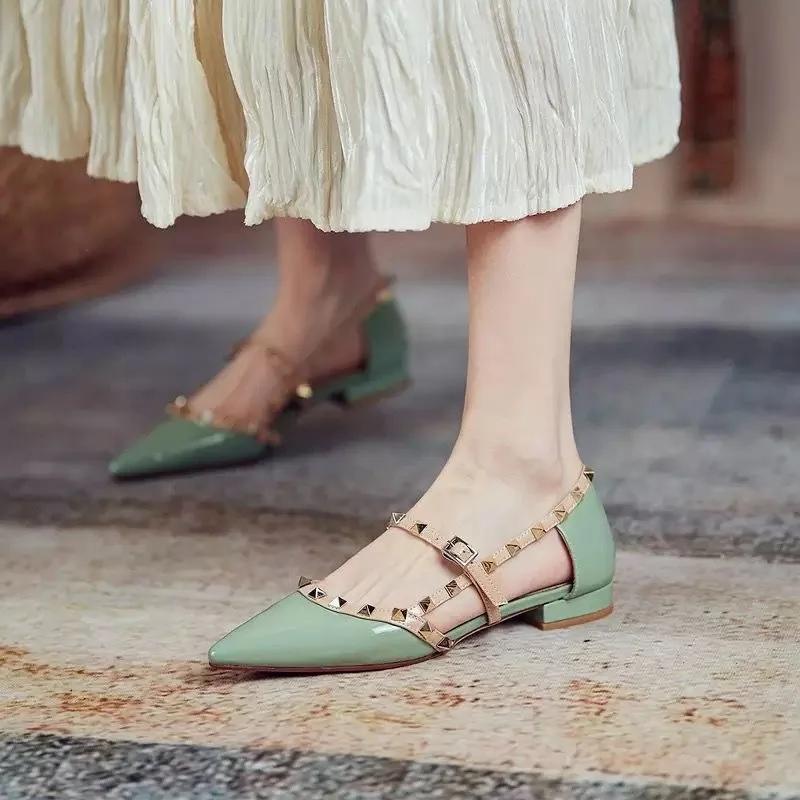 Ремешок на щиколотке с вырезом D'orsy заклепки Rockstud лакированная кожа заклепки балетки Т-образный ремешок пряжка прогулочные мягкие женские туфли дорожный размер 35-40