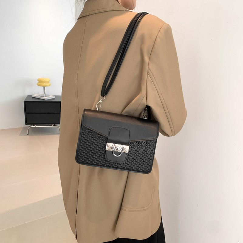 Сумка женская 2024 ранняя весна новая популярная модная однотонная маленькая квадратная сумка повседневная простая сумка через плечо прилив