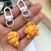 Милый брелок-подвеска в виде хлеба ручной работы, прочные материалы, восхитительный дизайн с бантиком, аксессуар для украшения интерьера автомобиля