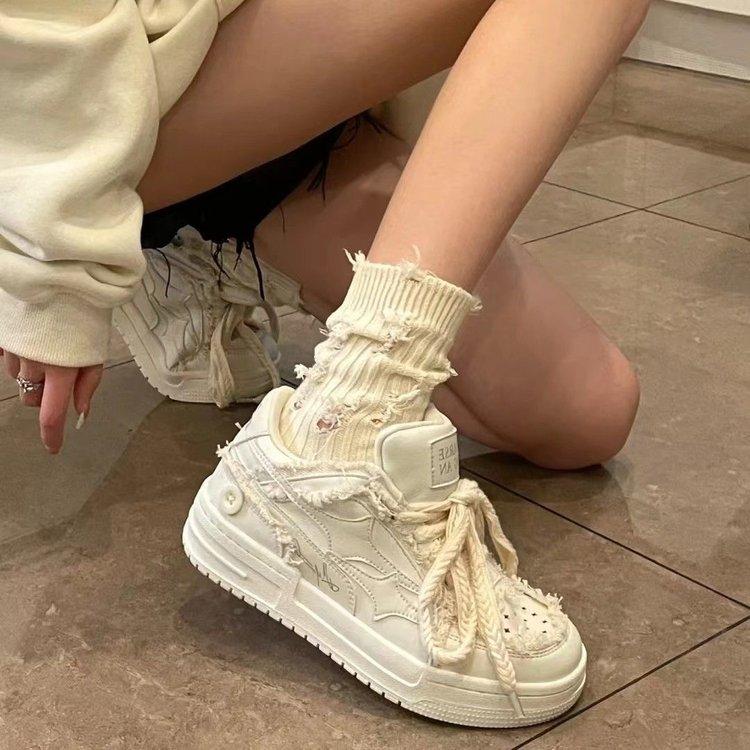 Белые туфли ins tide bread женские весна 2025 с юбками дышащие нишевые повседневные маленькие белые туфли Guochao на толстой подошве