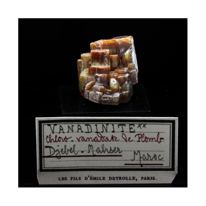 Pierres et Minéraux. Vanadinite. 140.0 ct. Jebel Mahser, Jerada Province, Maroc.