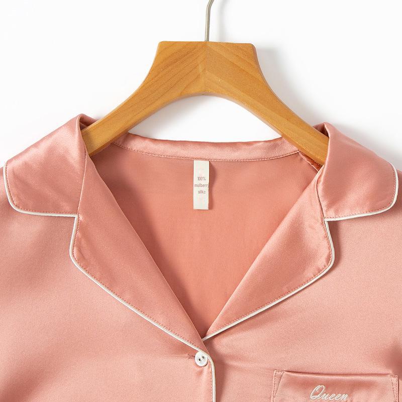 Yuyue Women's Long-Sleeved Mulberry Silk Pajamas: Breathable and Loose-Fitting Sleepwear for Spring and Summer.