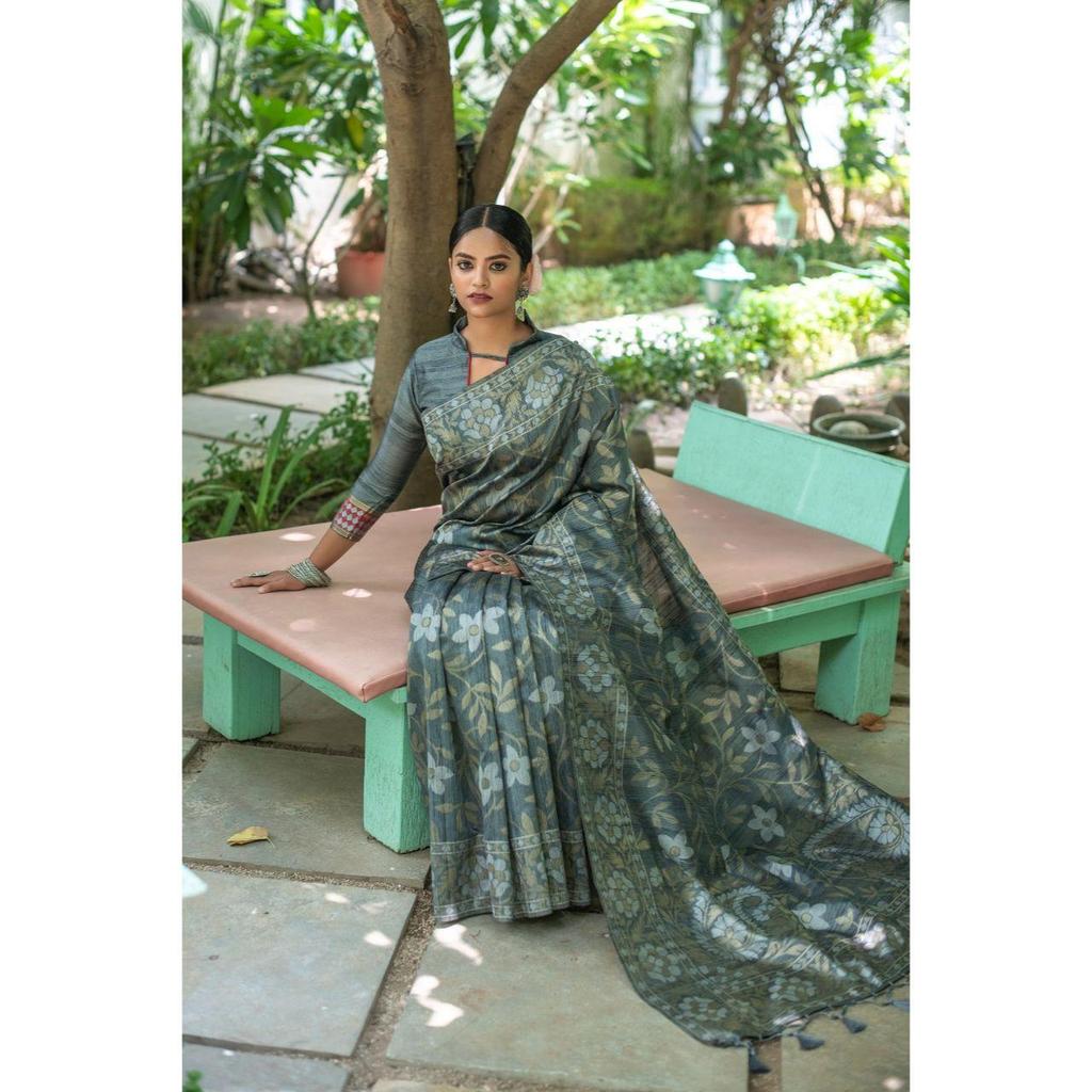 Мягкое льняное шелковое сари с красивой тканой каймой зари и зари-паллу с необычными кисточками и блузкой для бега.