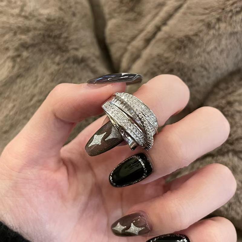 Новый модный бренд Zircon Спиральное кольцо для украшений Женское Универсальное Нишевое Высококлассное Ощущение Женское Лампа Роскошь