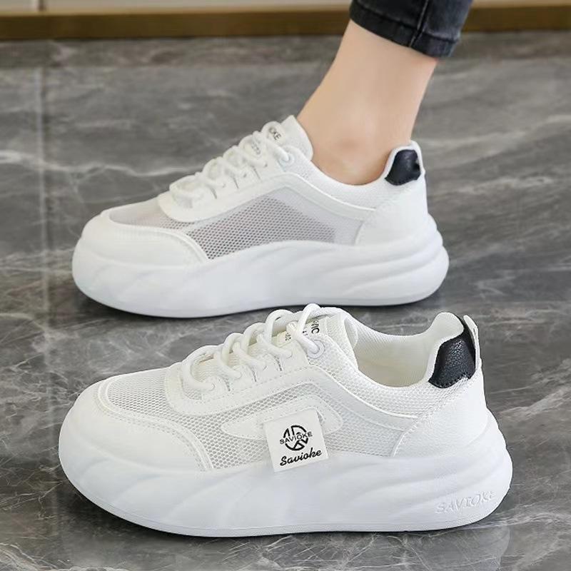 Легкая спортивная обувь женская летняя 2024 года, новые дышащие сетчатые туфли с одной сеткой, белые туфли с мягкой подошвой, универсальные с юбками, туфли для досок