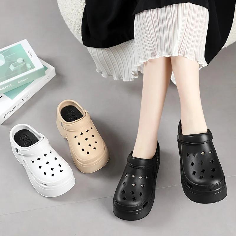 Женские сандалии толщиной 9 см 2025 Новые летние шлепанцы на высоком каблуке с мягкой подошвой Пляжная садовая обувь Уличная водонепроницаемая женская обувь с отверстиями