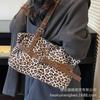 Корейская версия повседневной сумки-тоут большой вместимости с леопардовым принтом в стиле инс 2025 осень-зима новая на плечо подмышку женская простая и универсальная