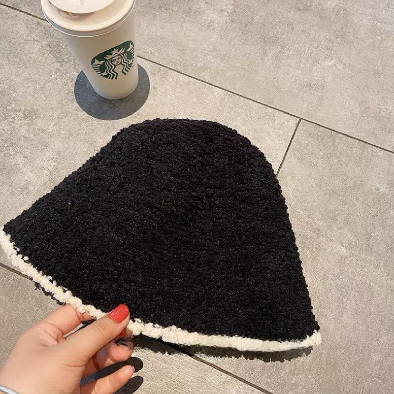 Fishermans Plush Winter Hat With Color Blocking Design Suitable For Cold Seasons