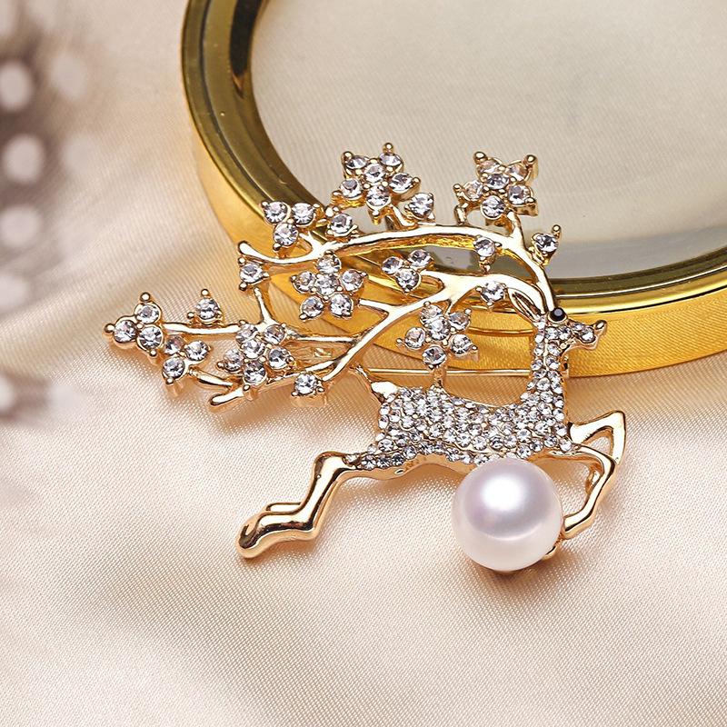 The Elk Brooch Exudes An Elegant and High-end Feminine Charm, While The Pearl Animal Corsages Feature A Niche Design