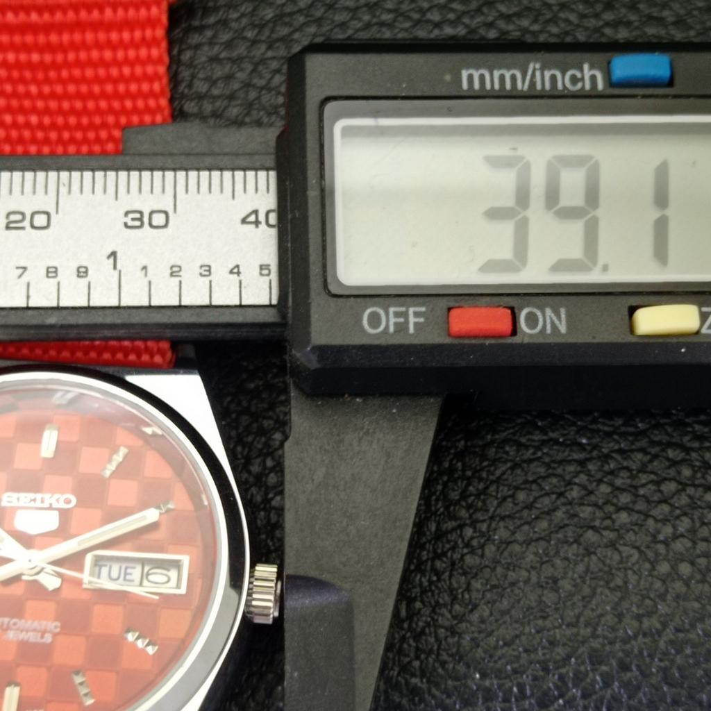 ВОССТАНОВЛЕННЫЕ МУЖСКИЕ ЧАСЫ SEIKO 5 AUTOMATIC, СДЕЛАНО В ЯПОНИИ, КРАСНЫЙ ЦИФЕРБЛАТ, ИЗГОТОВЛЕНЫ НА ЗАКАЗ a440062-2 QV90-a440062