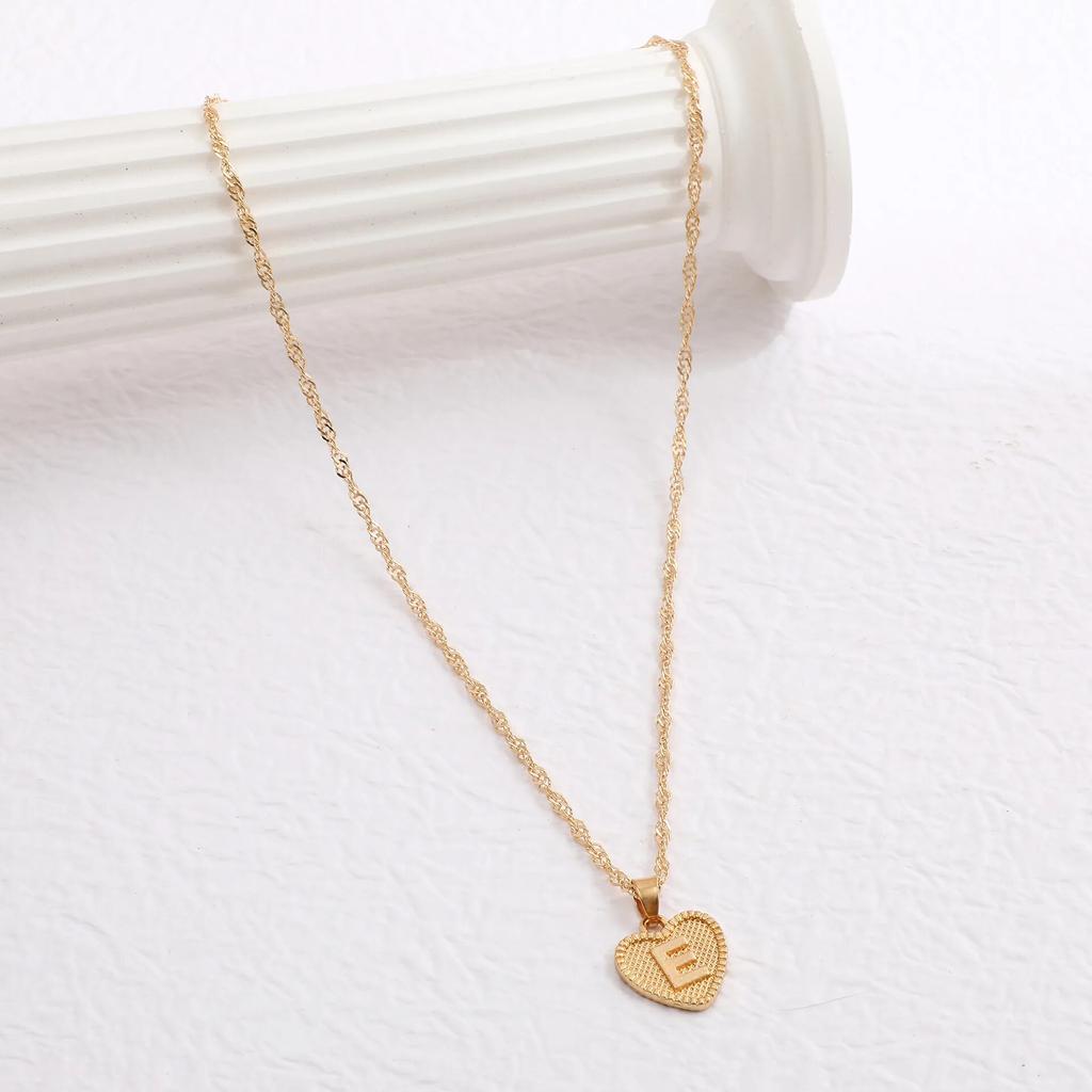 A-Z 26 Initials Name Necklaces Heart Pendant Letter Alphabets Necklace for Women 2023 Female Choker Chains Jewelry Trendy Gifts