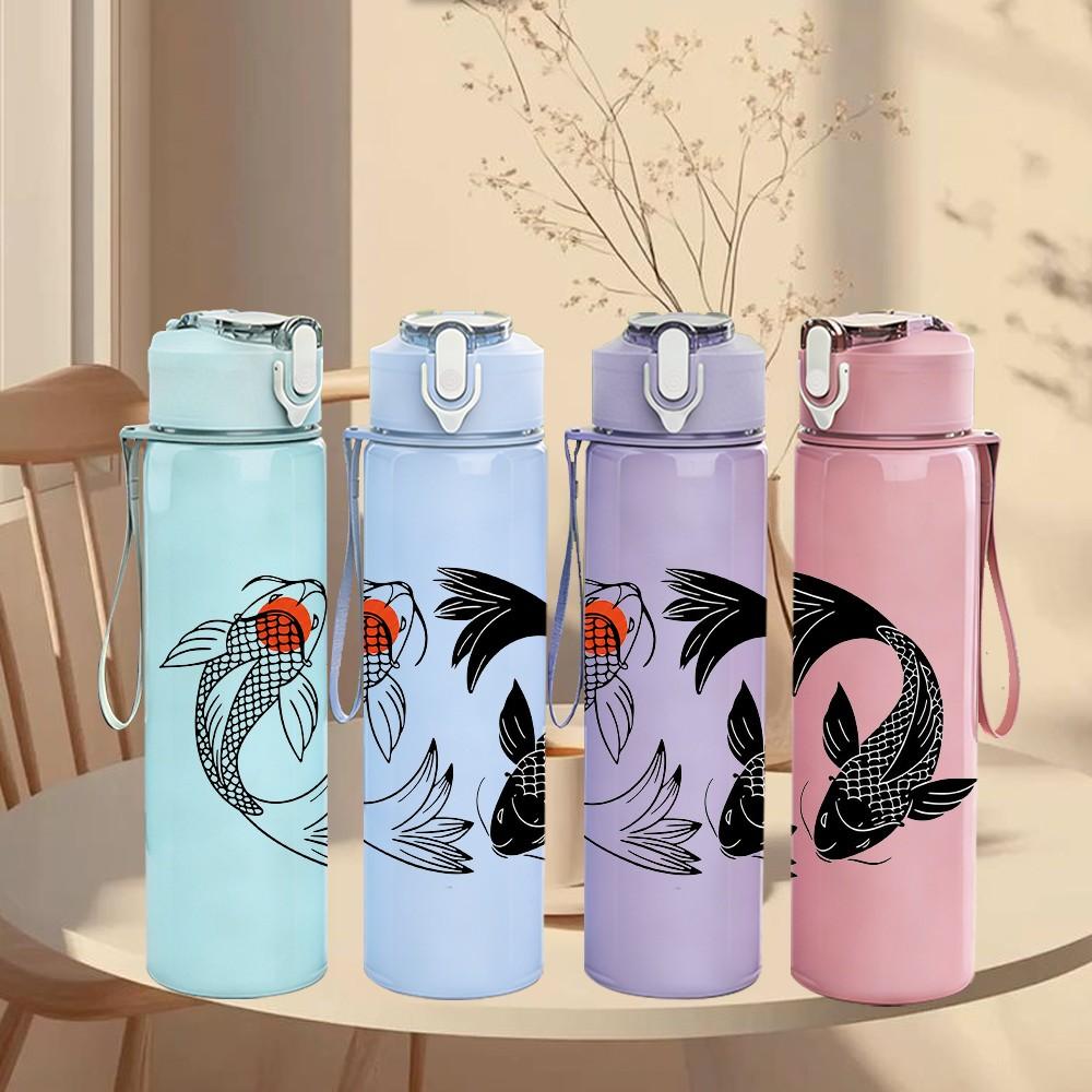 1PC Yin Yang Koi Fish Oriental Art Print 750ml Color Plastic Sports Water Bottle Leakproof Flip Straw Lid Suitable for Sports Office Home Use