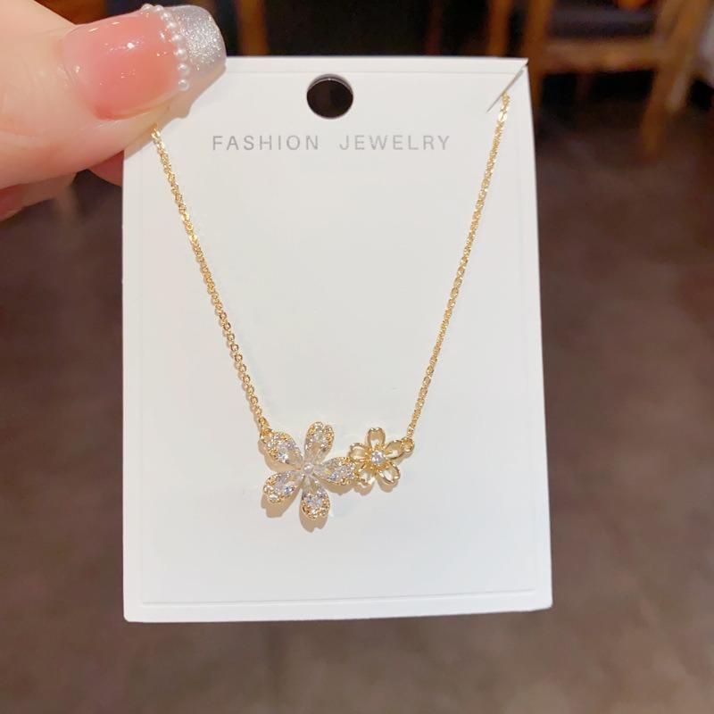 Модная и стильная маленькая и свежая цепочка на шею с уникальным дизайном в стиле легкой роскоши. Универсальный и подходящий на все случаи жизни. Женское колье.