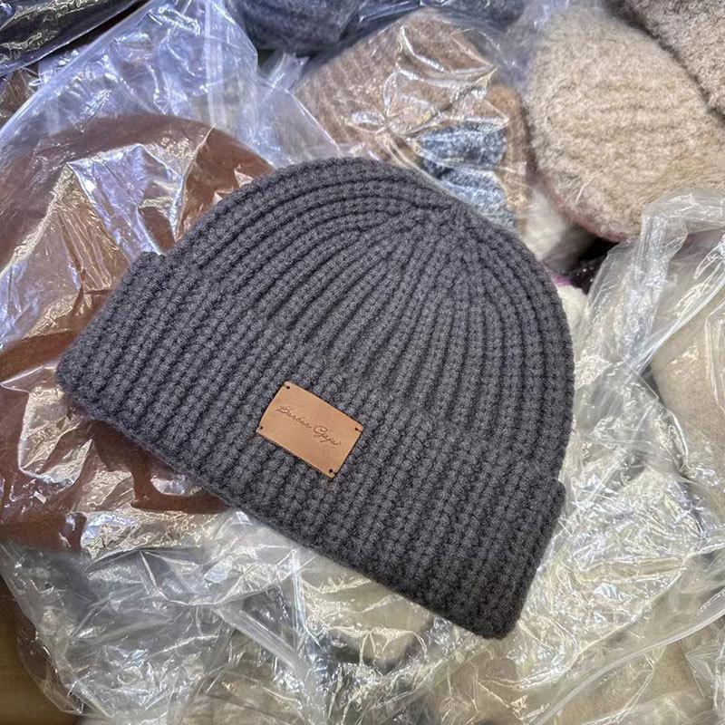 New simple leather label English alphabet wool hat women's autumn and winter outdoor warm wool hat cold hat men
