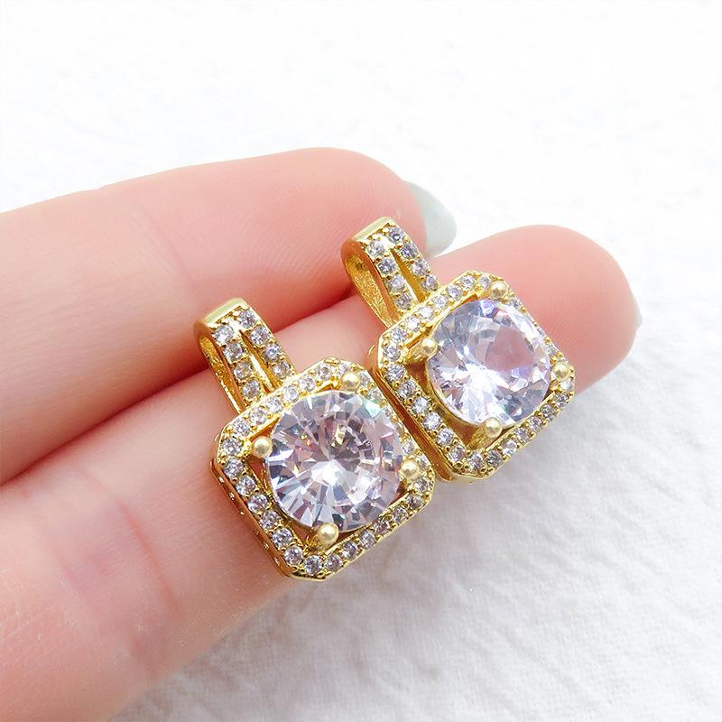 Серьги French Light Luxury Zircon. Милые и высококачественные серьги для женщин. Модные и универсальные серьги с эффектом выцветания.
