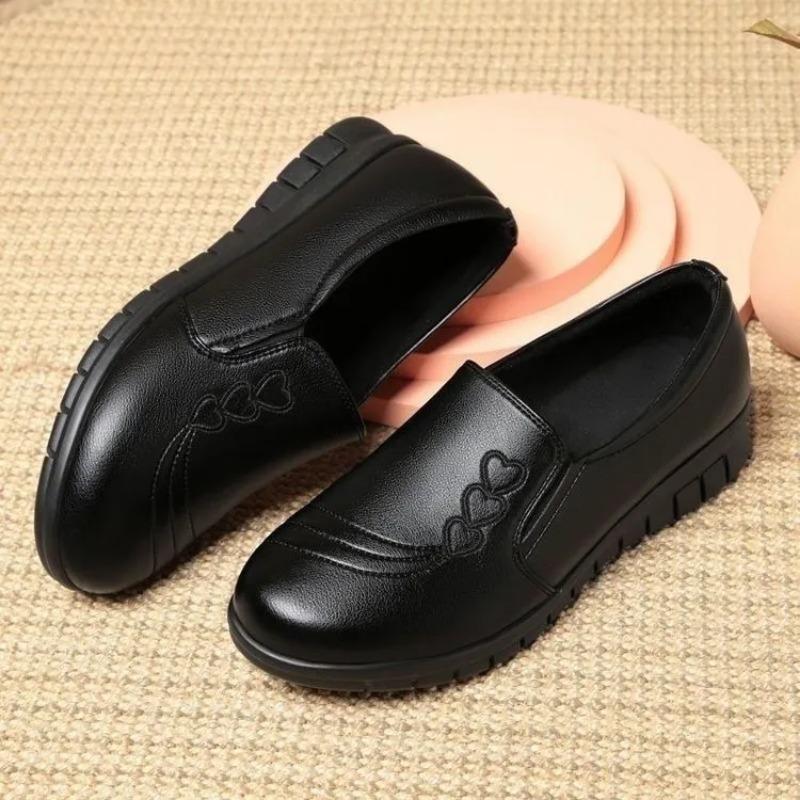 2025Soft Soled Mother Black Single Shoes Leather Non-slip Casual Comfortable Middle-aged Ladies Flat Shoes Ladies Leather Shoes