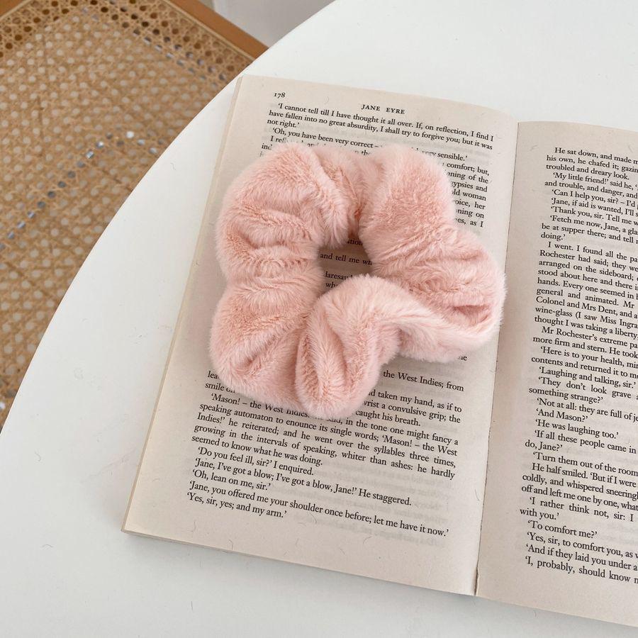 "Autumn/Winter Plush Korean Sweet Hair Ring: Simple Large Intestine Hair Accessory"