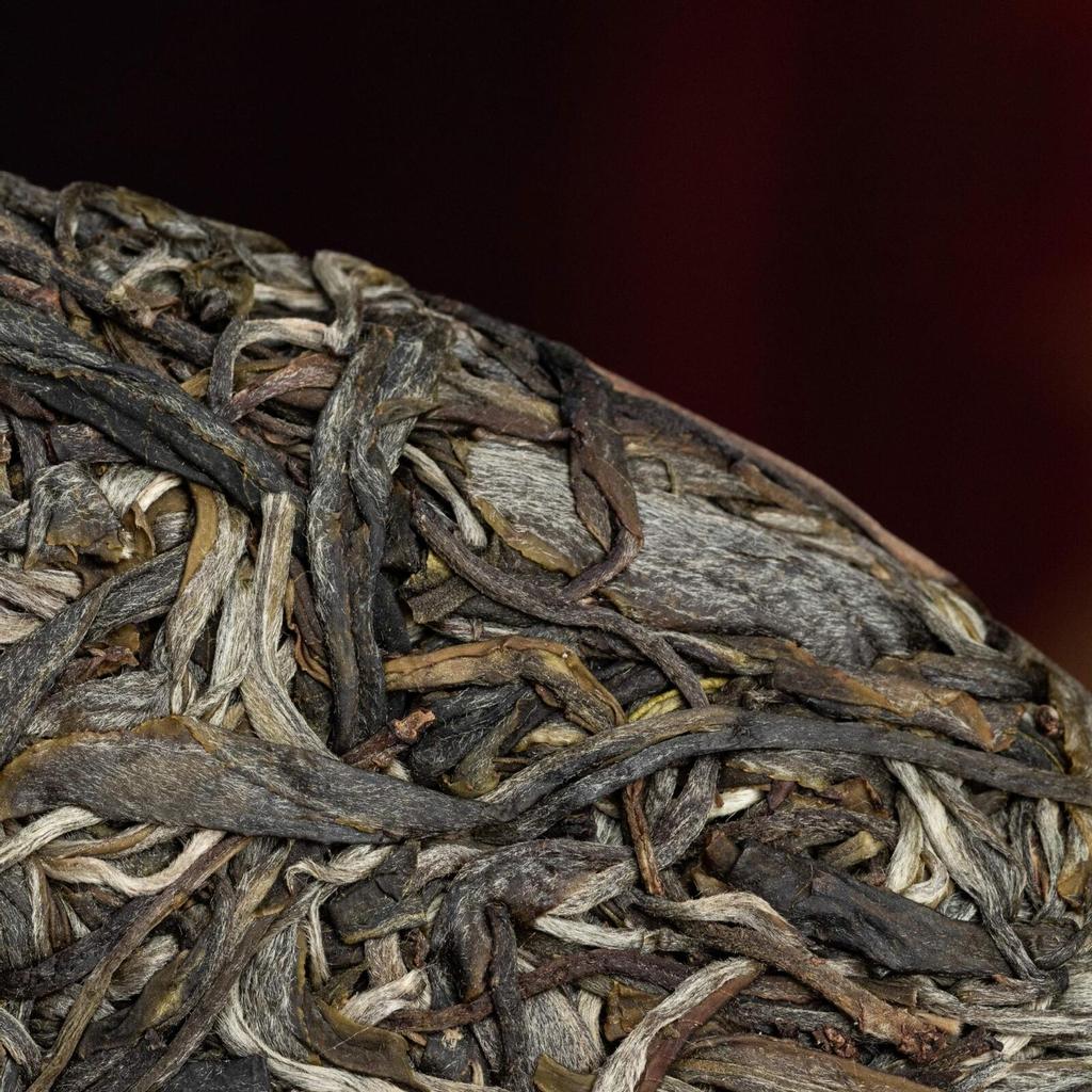 Чай пуэр Юньнань Мэнку, древнее дерево, большая снежная гора, 357 г