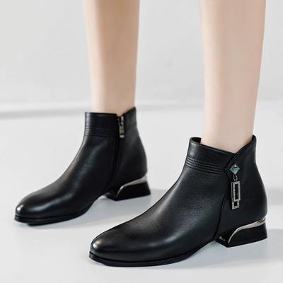 Модная GKTINOO 2025 Зимняя обувь Женские ботинки Элегантная женская обувь из натуральной кожи Низкий каблук Острый носок Женские ботильоны Квадратный каблук