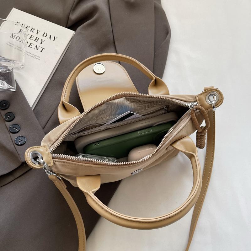 2026 spring simple casual handbag bag women's niche feeling dumpling bag commuter versatile messenger bag