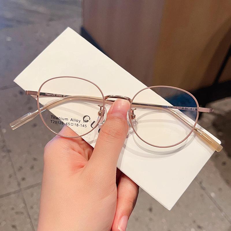 Сверхлегкий Xiaohongshu в том же стиле, интернет-знаменитость, овальная маленькая оправа в стиле ретро, ​​титановая оправа для очков. Оправа для очков может быть оснащена близорукостью и степенями.