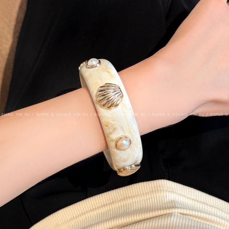 Maillard Brown Resin Shell Pearl Bracelet for Women, Bohemian Retro Seaside Bracelet, Exaggerated Bracelet