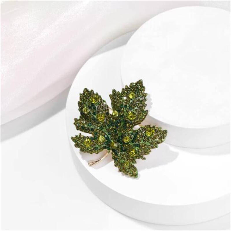 Exquisite Red Maple Leaf Brooch For Women Shiny Rhinestone Plant Pin Corsage Party Sweater Coat Jewelry Accessories