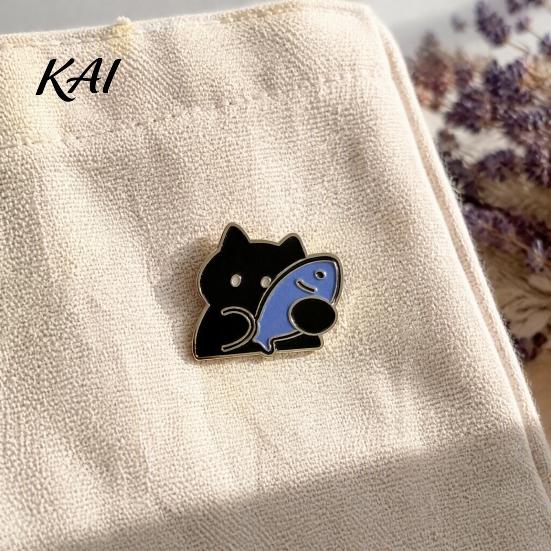 Golden Plated Edge Brooch Holding Fish Cartoon Cat Brooch, Enamel Kitten Alloy Badge Pin, Animal Clothing Accessories for Backpacks Hats Scarves