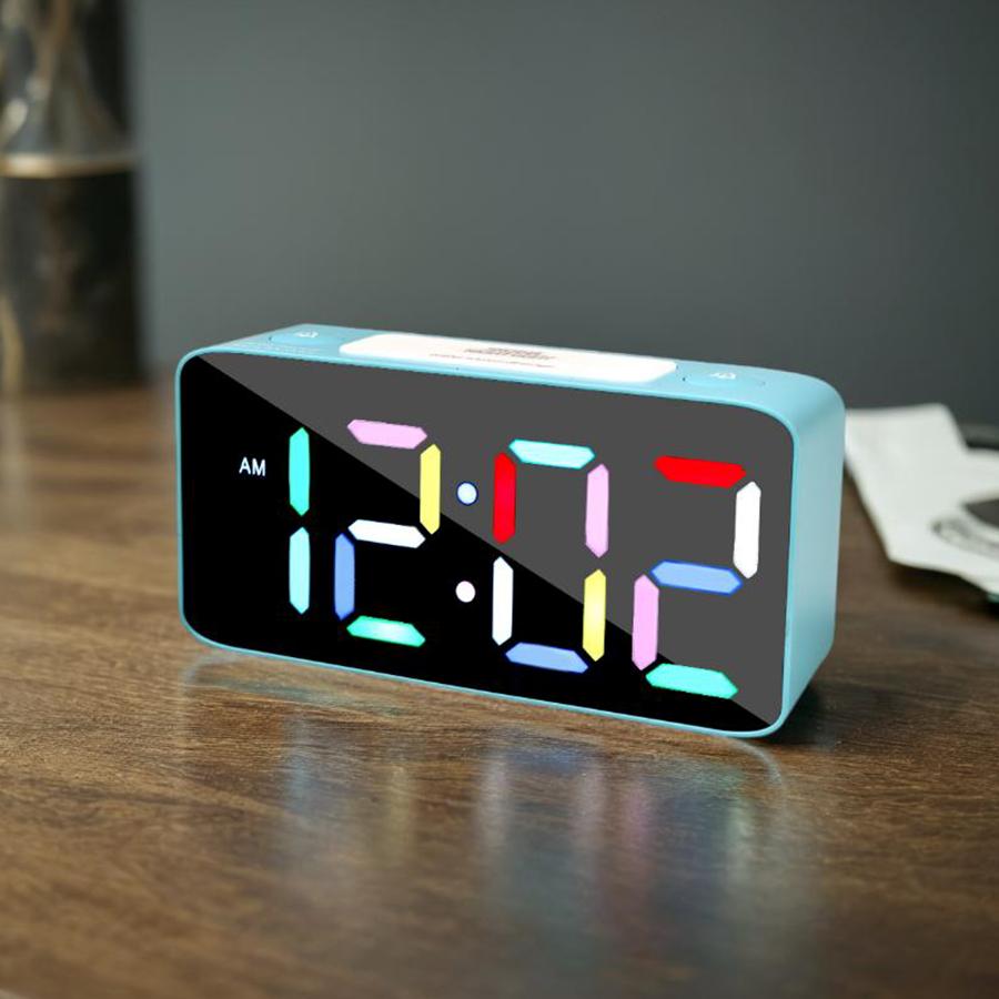 1 шт. многофункциональный будильник с RGB-экраном, настольные светодиодные цифровые часы; Настройте два набора будильников, пять уровней яркост