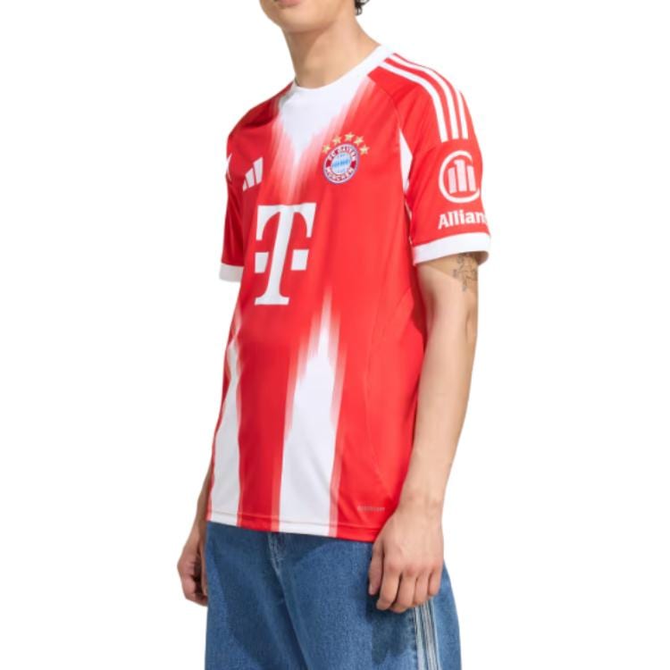 adidas Бесплатная доставка с AdiClub Домашняя футболка ФК Бавария 25/26 JJ2137