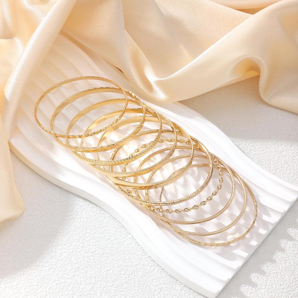 Элегантный набор из 10 геометрических многослойных браслетов золотистого цвета