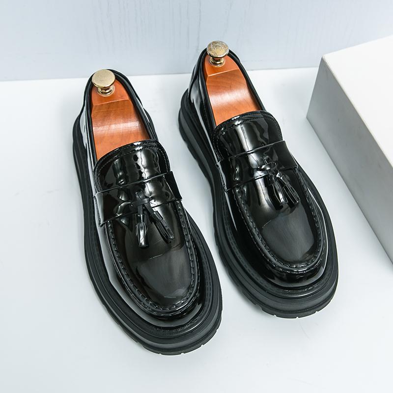 Green Slip-On Luxury Moccasins Men Casual Shoes Thick Bottom Tassel Formal Leather Shoes Men Luxury Patent Leather Dress Loafers