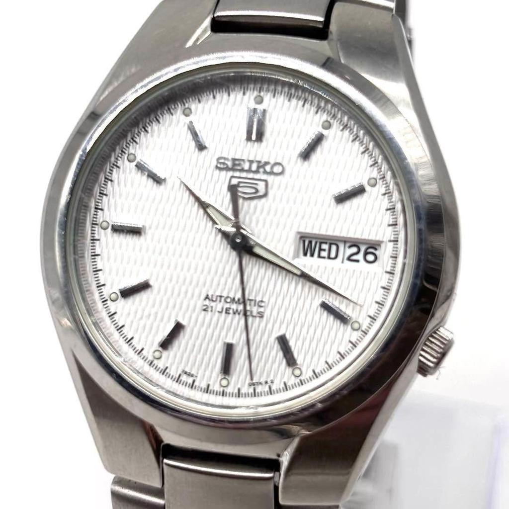 Б/у Автоматические часы SEIKO 5 с белым циферблатом, прозрачной задней крышкой, индикатором дня недели и даты - Причина скидки