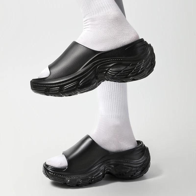 Модные женские тапочки на толстой платформе, однотонные босоножки на танкетке из ЭВА, женские летние тапочки 2024 года с толстой подошвой, нескользящие пляжные тапочки