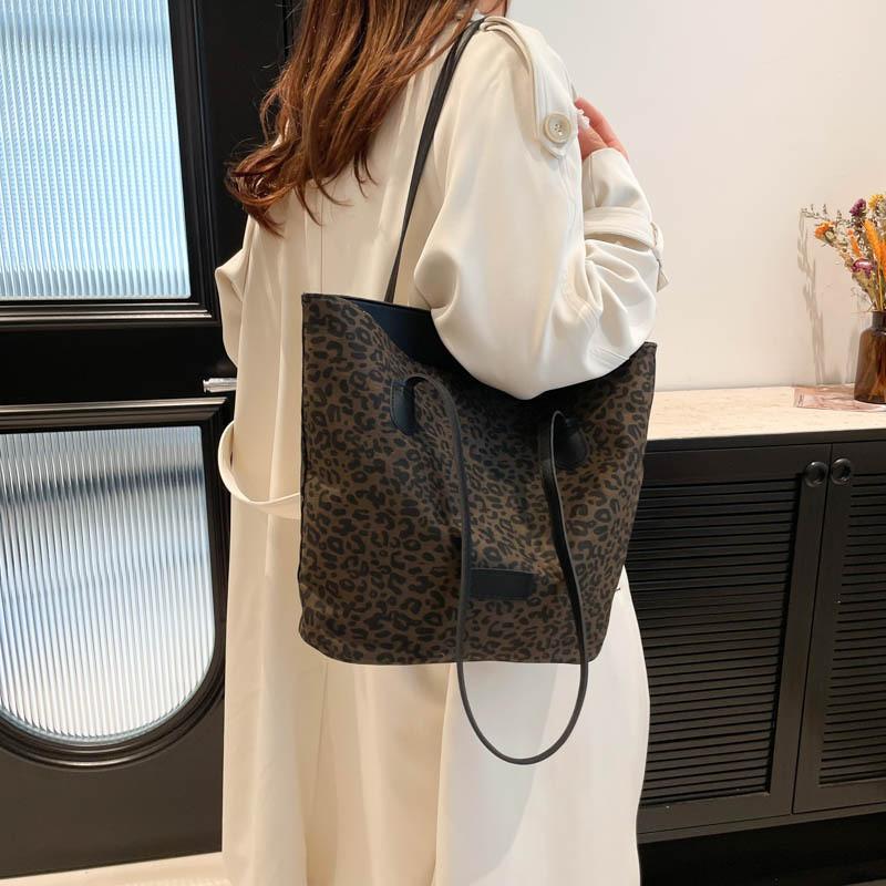 Стильная вместительная сумка-тоут для женщин с шикарным леопардовым принтом для осени и зимы