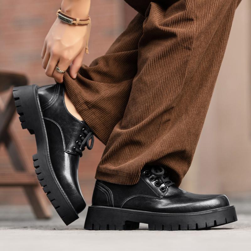 Мужские кожаные туфли на толстой подошве. Модный минималистичный дизайн. Для отдыха на природе. Модные вечерние деловые походные туфли. Черные мужские молодежные туфли.