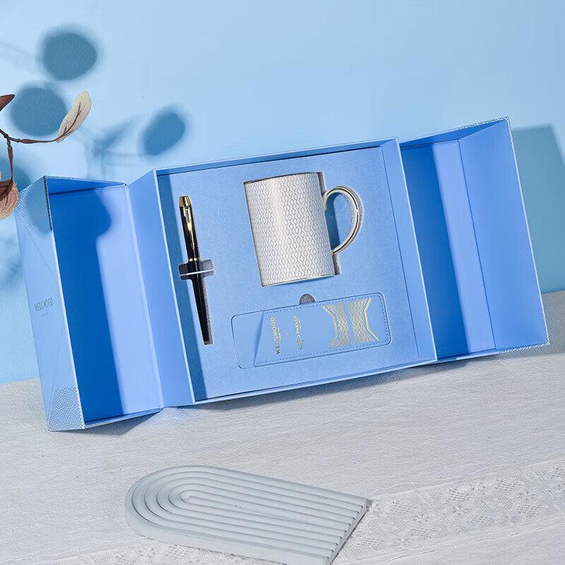 Wedgwood Gold Geometric Mug & Parker Pen Gift Set