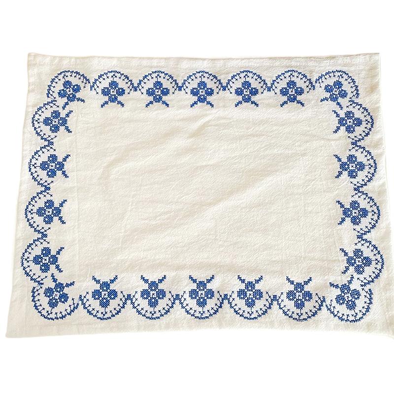 1Pc Placemat Retro Style Cotton Rural Style Embroidered Originality Photography Props Decorative Cloth Figure