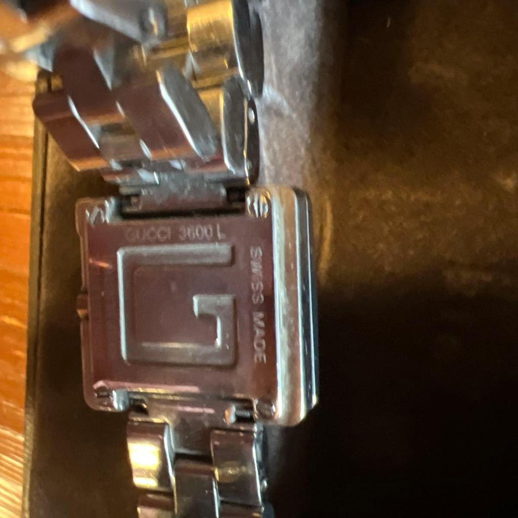 Б/у часы GUCCI Часы Gucci