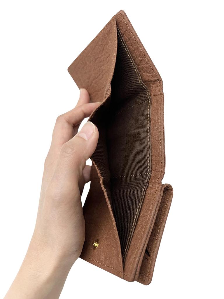 Кошелек тройного сложения Nadaya Piñatex Pinamore, Коричневый, Сертифицированный продукт бренда Хигаси-Осака, В75 х Ш100 х Г30мм, 16129