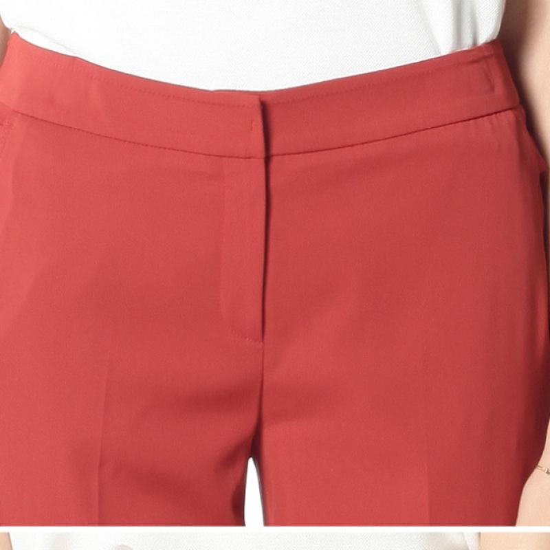 She S miSS underStated Slim Fit pantS That Make Your legS Look Longer