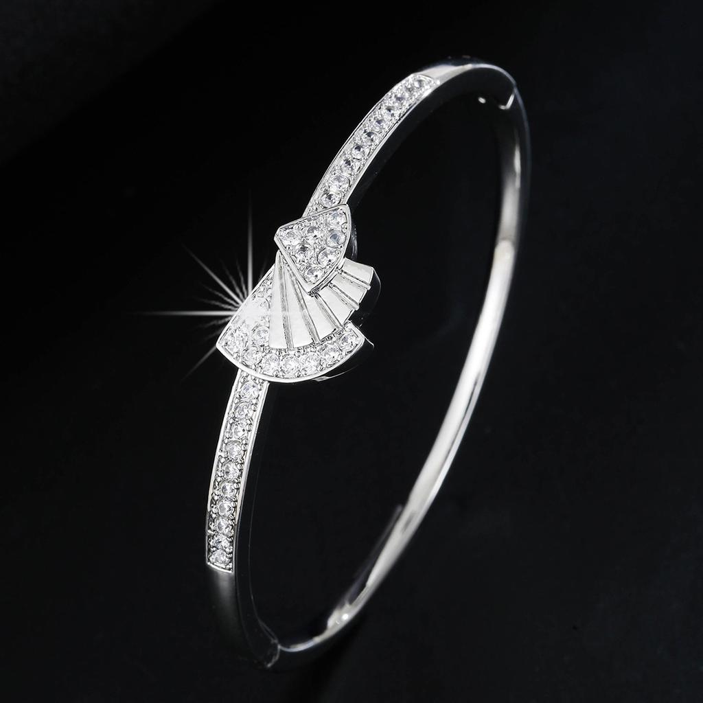 Новый модный простой элегантный дизайн с микро-инкрустацией цирконом и нишевым браслетом для подруги