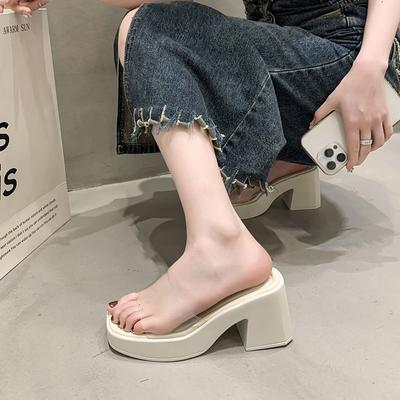 Шлепанцы на высоком каблуке для летней уличной носки для женщин 2025 новые прозрачные сандалии на одном ремешке водонепроницаемые на платформе на толстом каблуке крутые шлепанцы