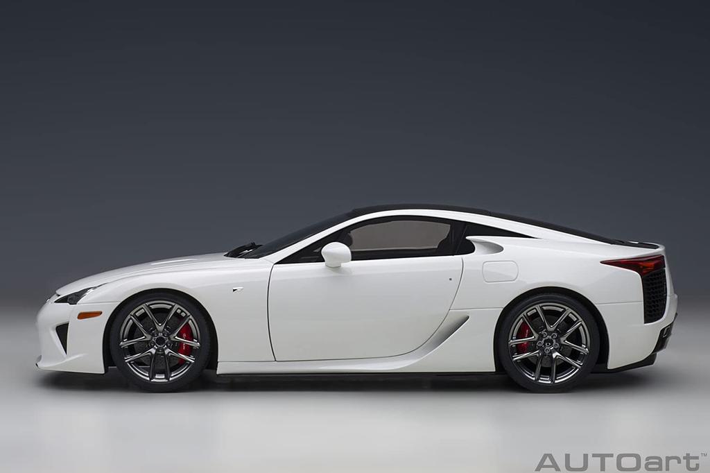 AUTOart Scale Lexus LFA Carbon Finished Product 1/18 (Whitest White/Black Fiber)